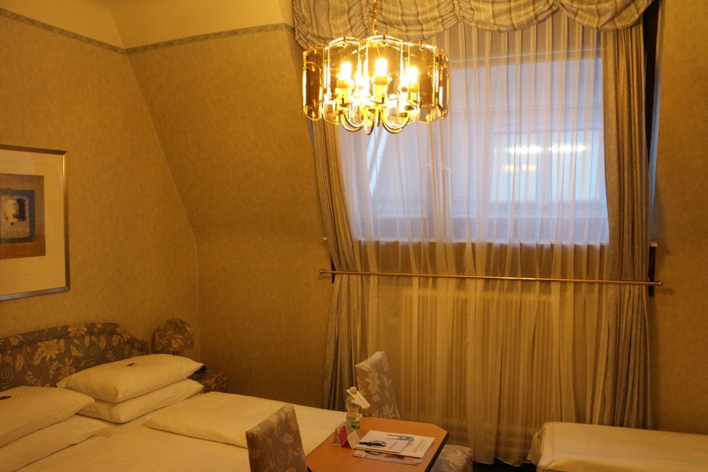 Hotel Schweizerhof Viena Quarto foto